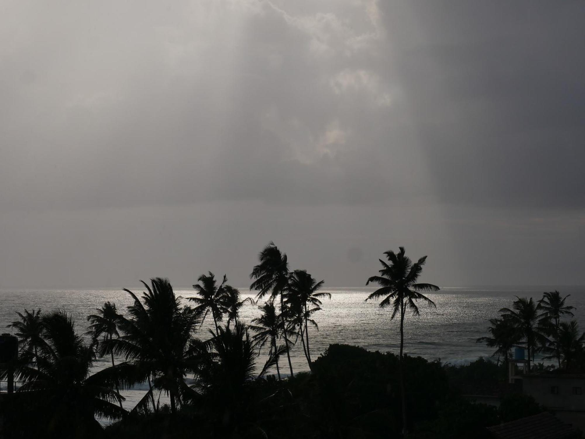Sky Mountain Cafe With Seaview Acomodação com café da manhã Weligama Exterior foto