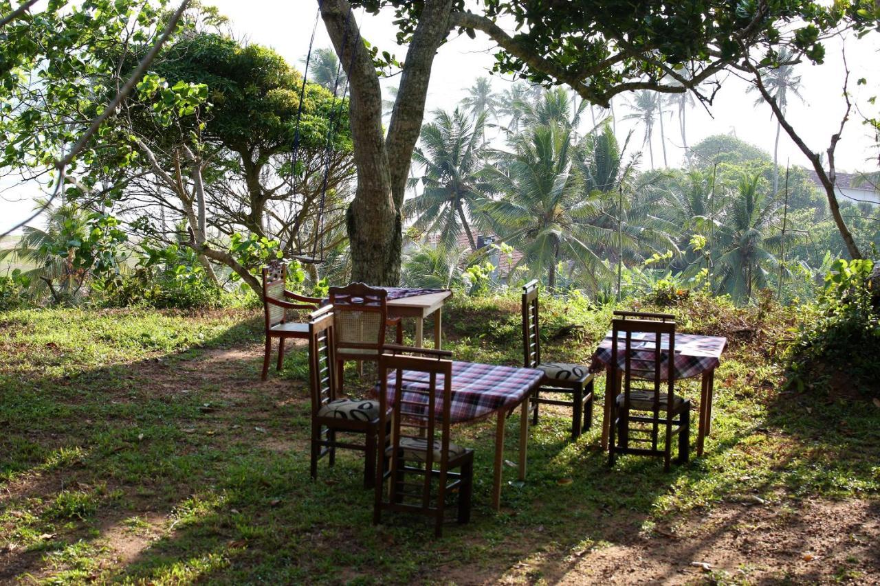 Sky Mountain Cafe With Seaview Acomodação com café da manhã Weligama Exterior foto